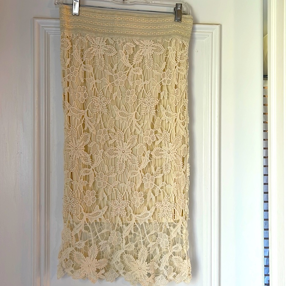 Crochet, lined midi skirt with elastic waist